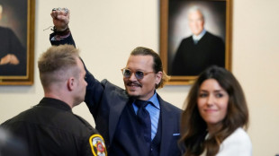 Depp exultante y Heard "desconsolada" tras veredicto por difamación