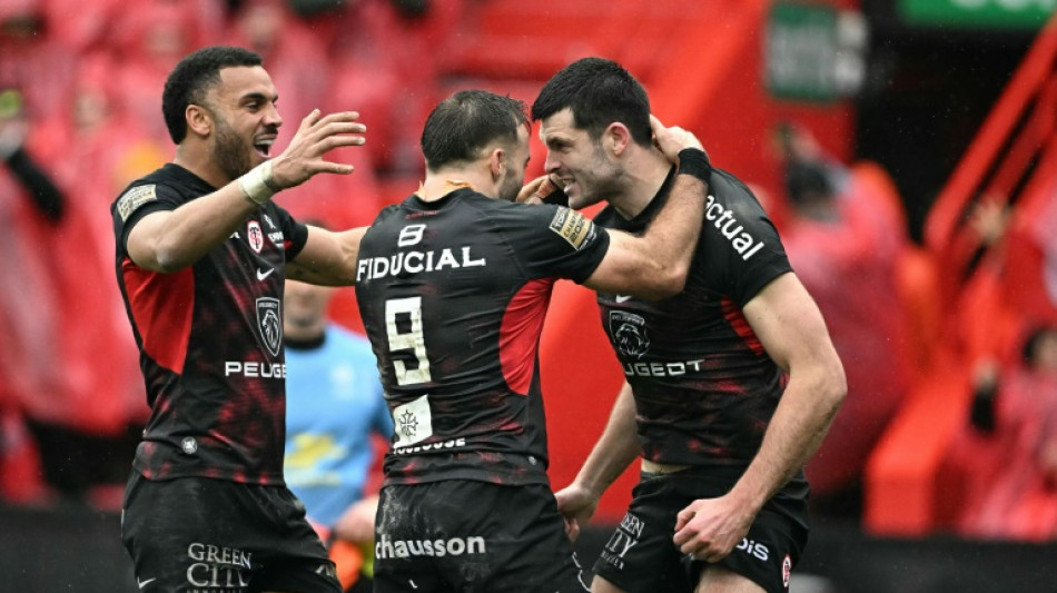 Hogg's blunder hands depleted Toulouse Top 14 summit