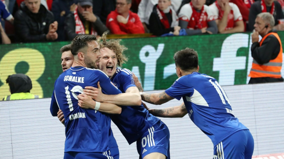 Tor in der Nachspielzeit: Schalke springt ans rettende Ufer