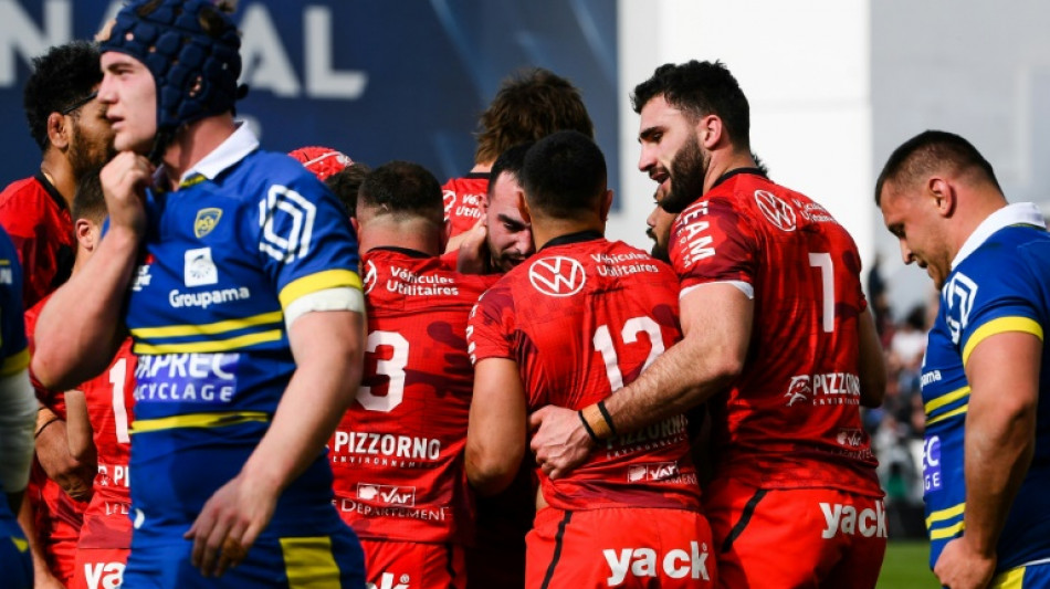 Top 14: Toulon se défait de Clermont pour y croire encore