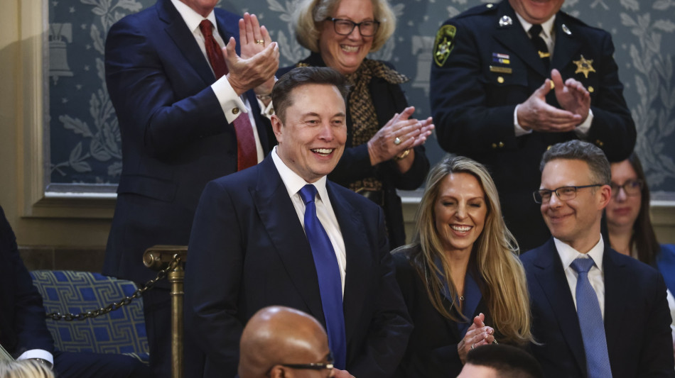 Trump ringrazia Musk, standing ovation e fischi al Congresso