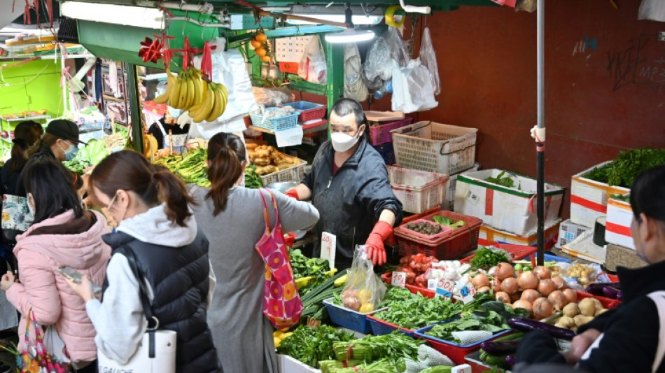 Covid: comme en 2020, les habitants de Hong Kong se ruent pour faire des provisions