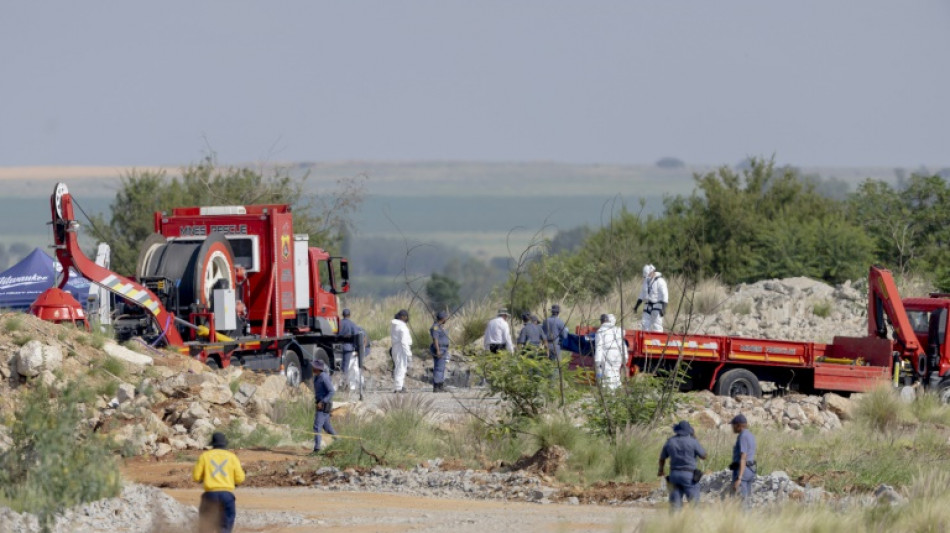 Suben a nueve muertos y más de 20 los mineros rescatados en una mina clandestina en Sudáfrica