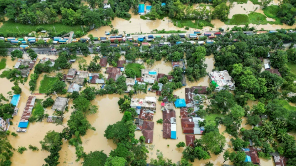 Inondations au Bangladesh: l'eau commence à se retirer