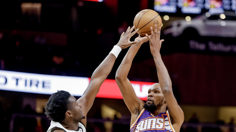 Basket: Nba; Durant trascina Phoenix, per Cleveland 4/o ko