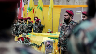 Bombardeios israelenses contra posições do Hezbollah em Síria e Líbano matam dezenas