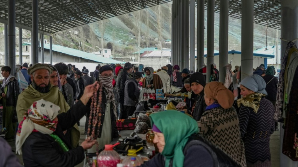 Entre le Tadjikistan et l'Afghanistan, un bazar rare mais vital