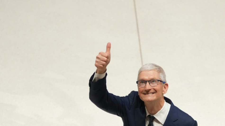 Apple réalise un profit trimestriel record mais ses ventes d'iPhone déçoivent