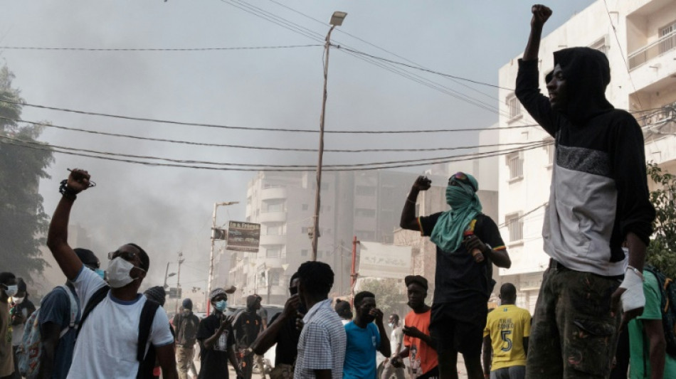 Três mortos em protestos contra o adiamento das eleições no Senegal