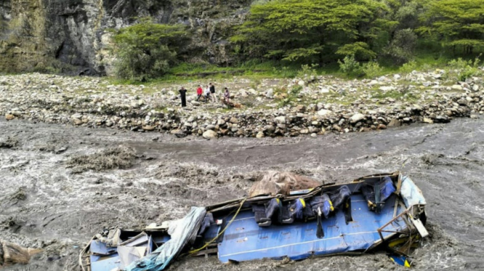 Acidente de ônibus nos Andes peruanos deixa seis mortos e seis desaparecidos