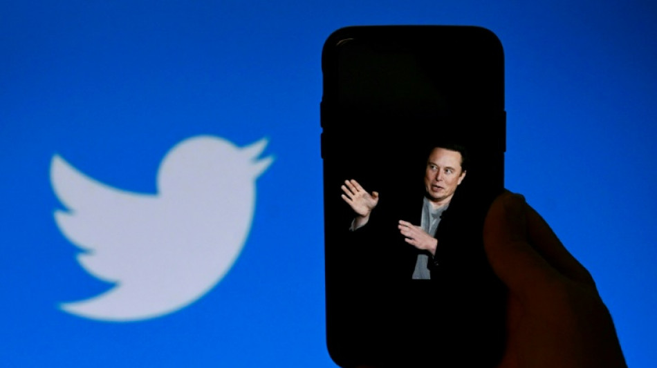 Elon Musk a pris le contrôle de Twitter et licencié des dirigeants