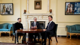 Zelenski en Londres con Starmer y Rutte, en la primera etapa de una frenética gira europea