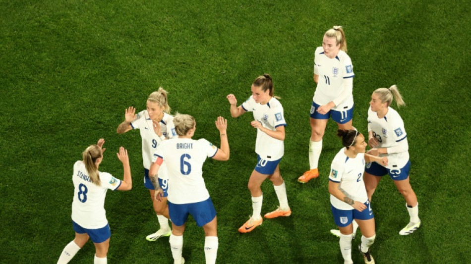 Inglaterra vence Colômbia de virada (2-1) e vai à semifinal da Copa feminina