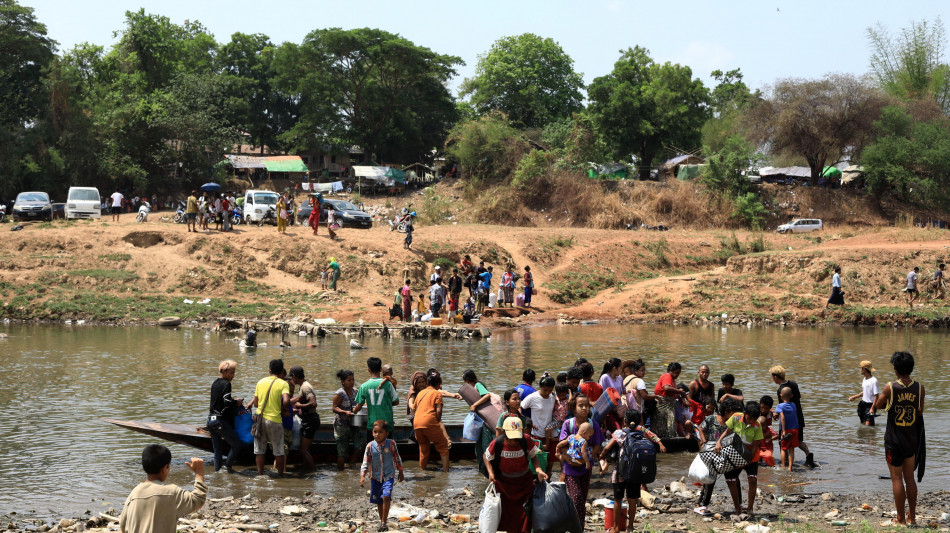 Giunta del Myanmar vieta agli uomini di lavorare all'estero