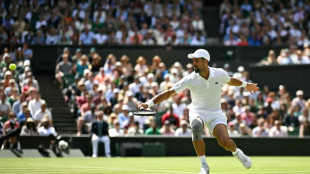 Wimbledon: Djokovic peine à écarter le 277e mondial mais passe au 3e tour