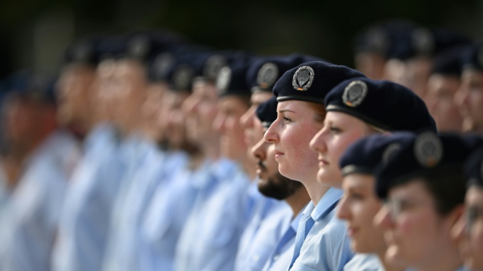 Für 825 Millionen Euro: Soldatinnen und Soldaten sollen neue Uniformen bekommen