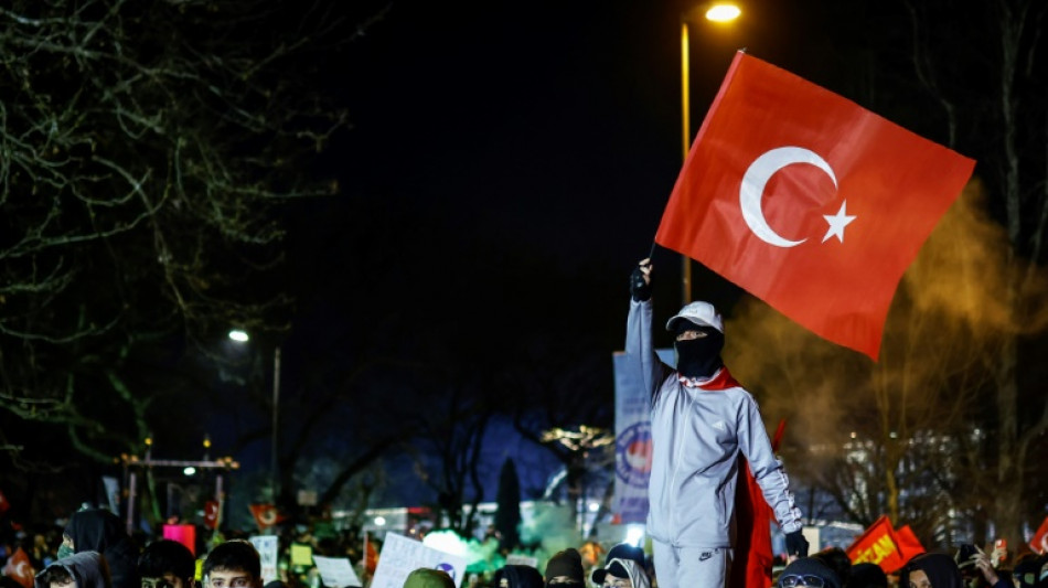 Turquie : le maire d'Istanbul incarcéré, contestation dans les rues et dans urnes