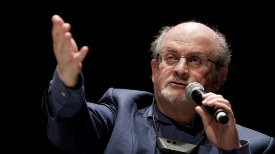 L'assaillant de Salman Rushdie plaide "non coupable" de tentative de meurtre 