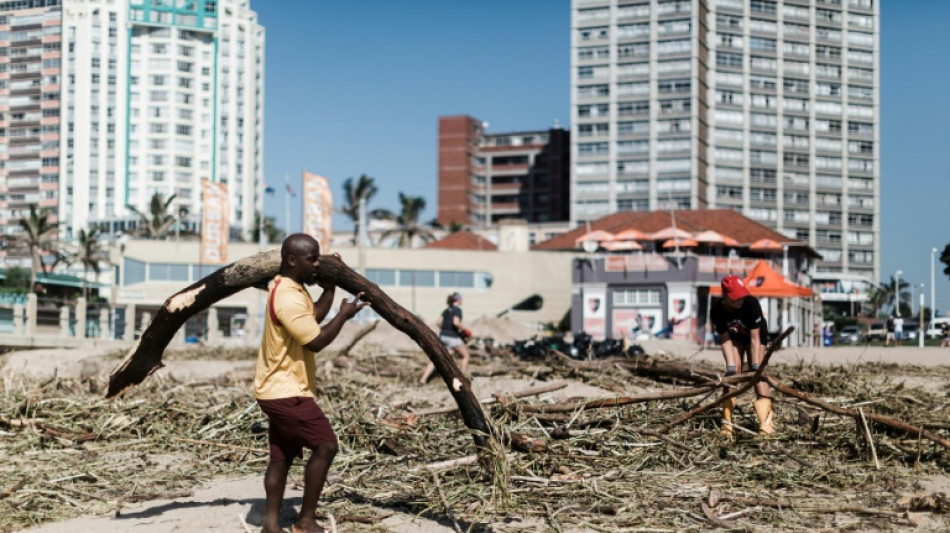 S.Africa flood toll nears 400 as rescuers search for missing