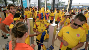 Argentinos e colombianos tomam Miami e entrada no estádio tem cenas de caos