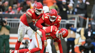 Mahomes injury scare as Chiefs roll on