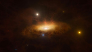Astrônomos detectam 'despertar' de buraco negro no centro de sua galáxia