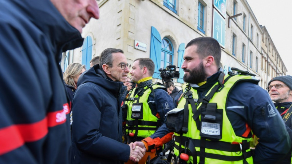 Inondations: "lente" décrue dans l'ouest, état de catastrophe naturelle "accéléré"