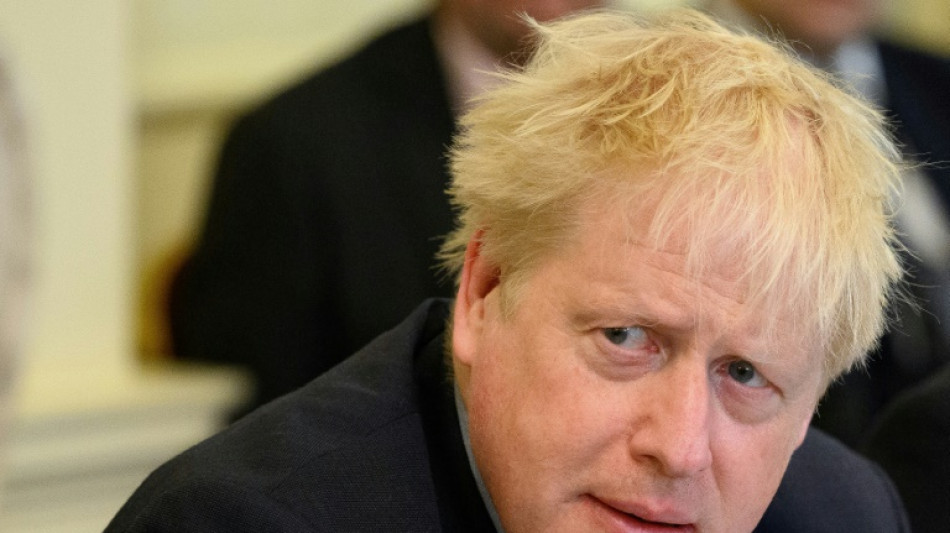 Boris Johnson le rescapé de retour devant le Parlement mercredi 