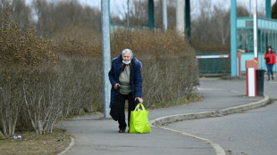 Helpful Hungarians rush to aid of fleeing Ukrainians