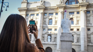 Borsa: Milano apre in calo -0,2%