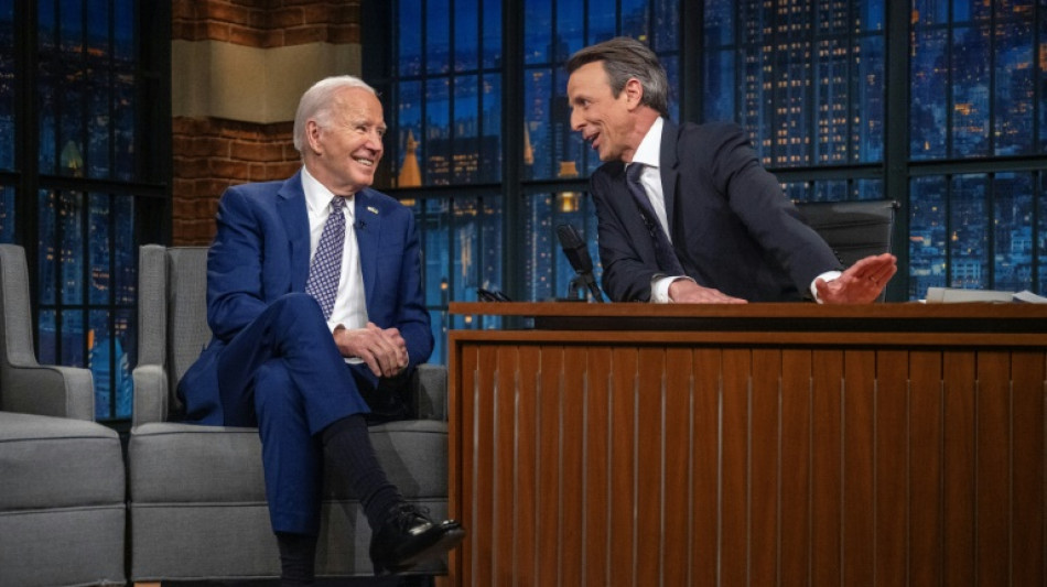 Biden concede entrevista ao programa de Seth Meyers para impulsionar candidatura