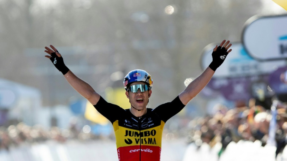 Het Nieuwsblad - Phénoménal Van Aert, vainqueur dès sa rentrée sur route