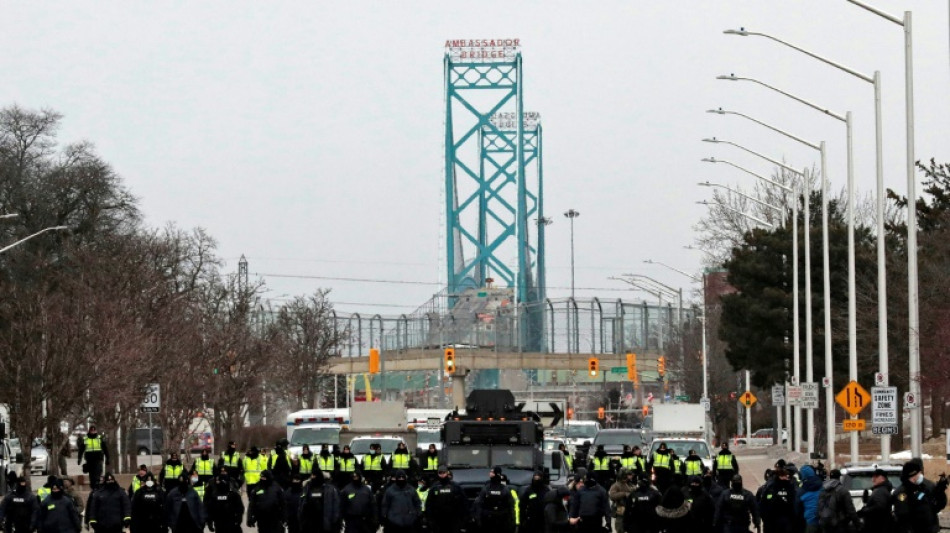 Contestation au Canada: le pont frontalier Ambassador est rouvert