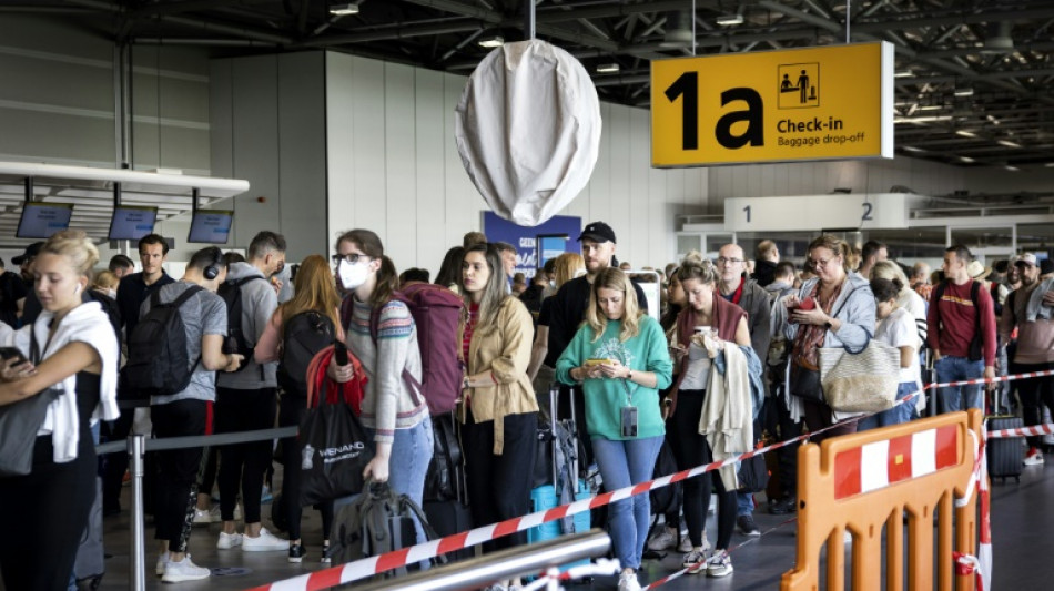 Files d'attente: l'aéroport d'Amsterdam prolonge l'indemnisation des passagers lésés