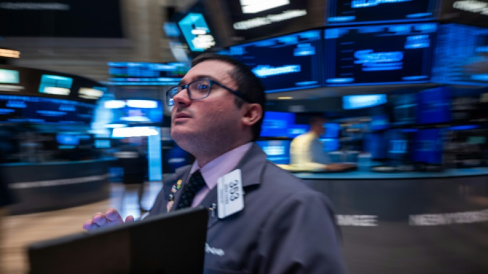 Wall Street ouvre en baisse, le marché attentiste faute de nouvelles