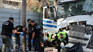 Israël: un camion percute une station de bus, un mort et une trentaine de blessés