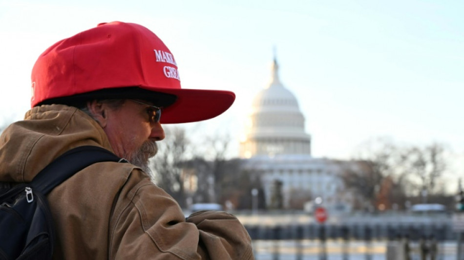 En la gélida Washington, los simpatizantes de Trump esperan con impaciencia