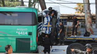 Rettungsdienst: Lkw fährt in Israel in Bushaltestelle - Dutzende Verletzte