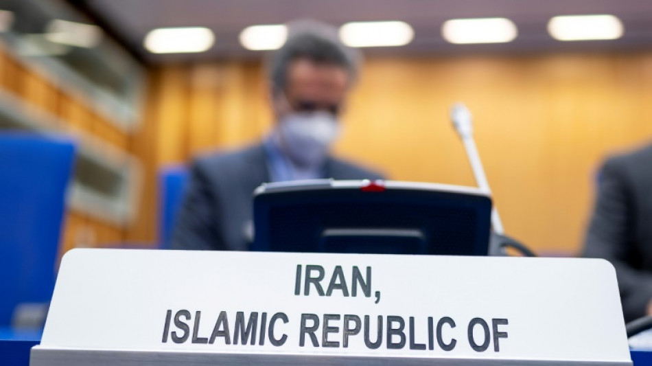Iran nuclear deal 'close', Tehran frees captives as obstacles narrow
