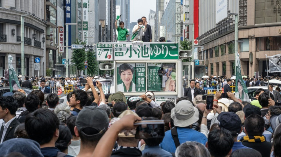 Mujeres disputan gobernación de Tokio, en un Japón dominado por hombres