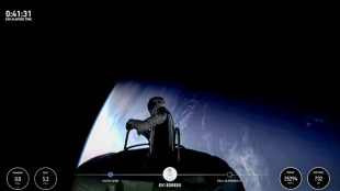 SpaceX faz história com primeira caminhada espacial privada