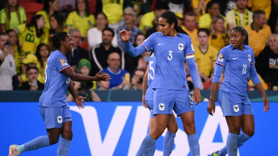 Brasil perde para França (2-1) e vai decidir vaga nas oitavas com a Jamaica