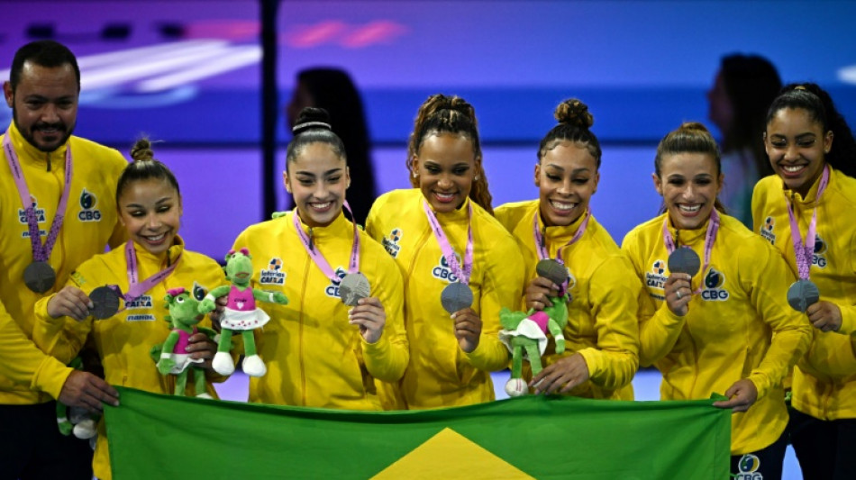 Brasil conquista prata inédita por equipes no Mundial de Ginástica