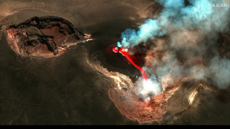 Aeroporto na ilha italiana da Sicília suspende voos após erupção no Etna