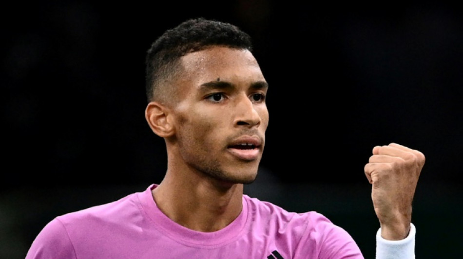 Tennis: Alcaraz abandonne, Djokovic et Auger-Aliassime enchaînent