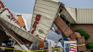 Tornados e tempestades deixam ao menos 15 mortos nos EUA