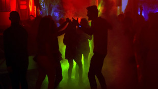 La ciencia confirma que para hacer que la gente baile hay que encender los bajos