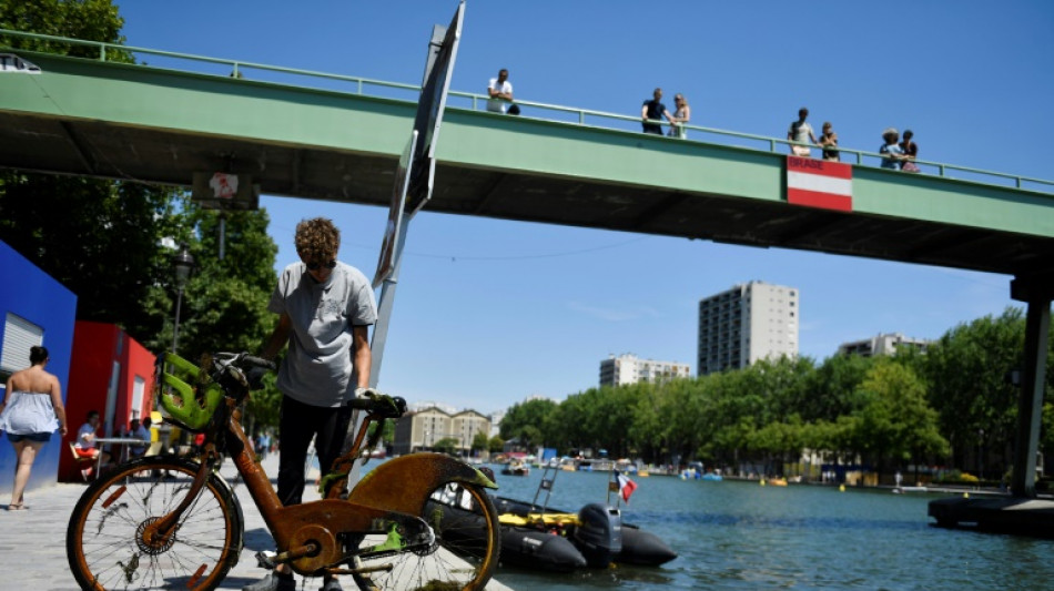 La pêche au Vélib', une spécialité parisienne