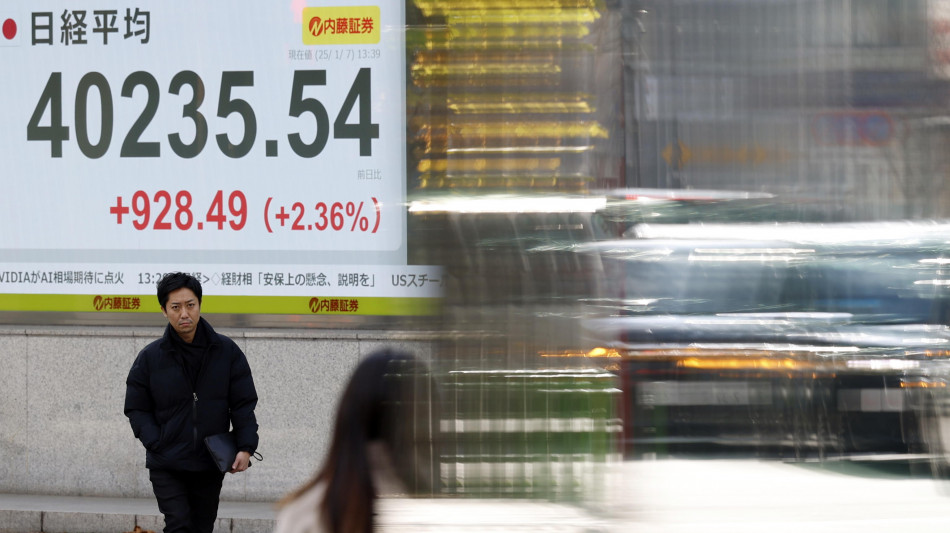 Borsa: Tokyo apre in rialzo, yen debole sul dollaro