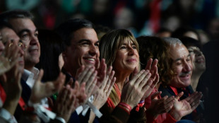 Pedro Sánchez, reelegido como líder socialista en España en medio de escáncalos